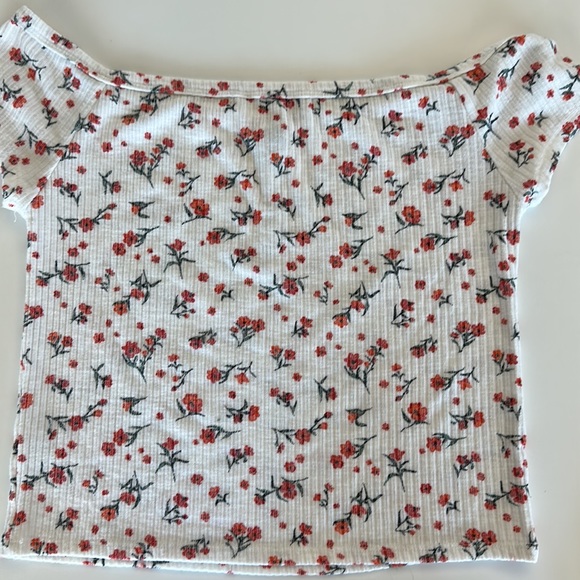 We to Me off the shoulder top! - Picture 2 of 3